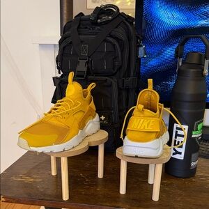 NIKE AIR HUARACHE RUN ULTRA SIZE 7Y MINERAL YELLOW WHITE CUSTOM 847569-700